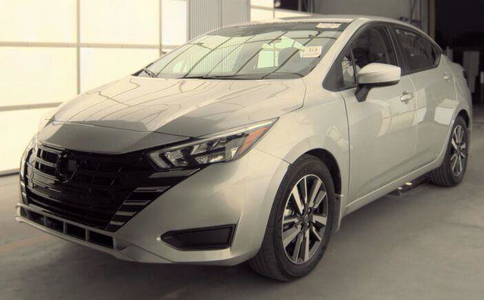 Used 2025 Nissan Versa SV FWD image 1