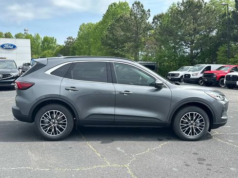 New 2025 Ford Escape SE image 41