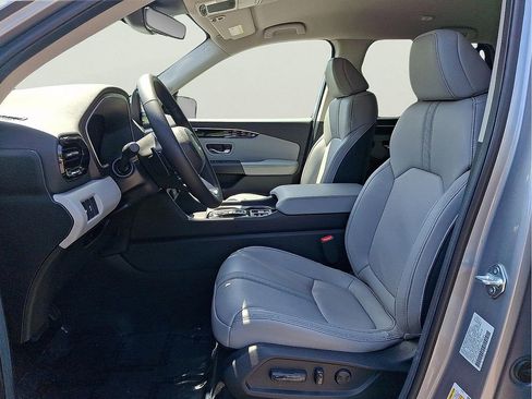 Used 2025 Honda Pilot EX-L image 8