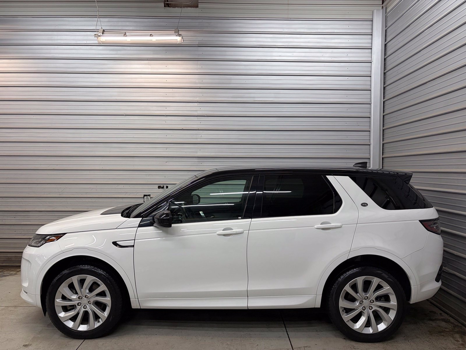 Used 2022 Land Rover Discovery Sport S R-Dynamic AWD/4WD image 6