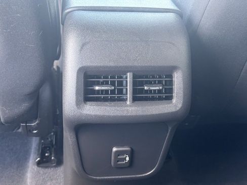 Used 2021 Chevrolet Equinox LS w/ LS Convenience Package image 18