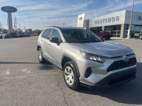 Used 2019 Toyota RAV4 LE image 1