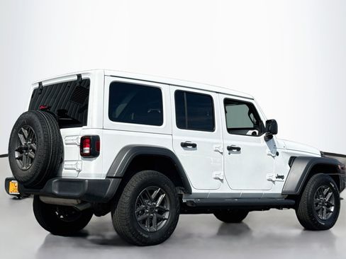 Used 2025 Jeep Wrangler Unlimited Sport AWD/4WD image 7