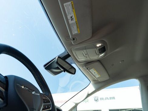 Certified 2024 Chrysler Pacifica Touring-L FWD image 18