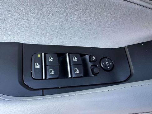 Used 2023 BMW X6 xDrive40i w/ Executive Package image 16