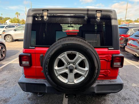 Used 2018 Jeep Wrangler Unlimited Sport S AWD/4WD image 5