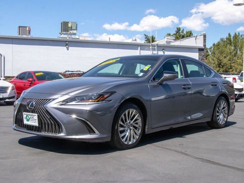 Used 2019 Lexus ES 350 Ultra Luxury image 3