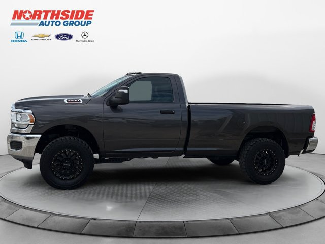 Used 2024 RAM 2500 Tradesman w/ Chrome Appearance Group AWD/4WD image 4