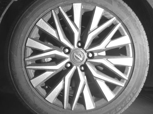 Used 2025 Nissan Altima 2.5 SV FWD image 12
