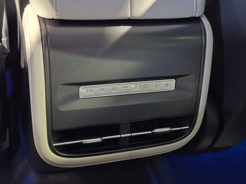 New 2026 Lincoln Nautilus Premier AWD/4WD image 16