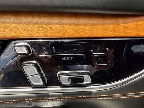 Used 2022 Jeep Grand Wagoneer Series III w/ Rear Seat Video Group 1 AWD/4WD image 25