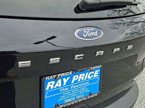 Used 2020 Ford Escape Titanium image 29