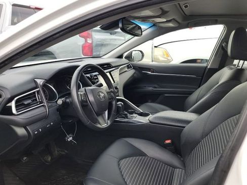 Used 2018 Toyota Camry SE w/ Moonroof Package image 6