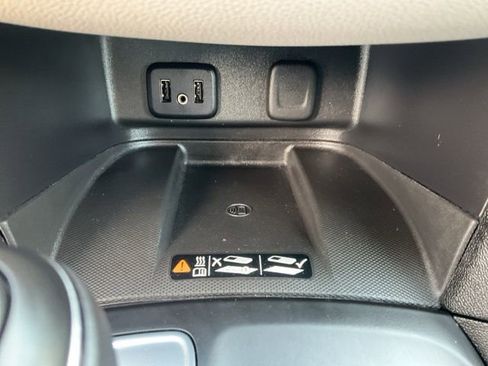 Used 2018 Chevrolet Equinox Premier image 20