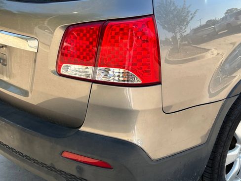Used 2013 Kia Sorento LX w/ Value Pkg FWD image 14