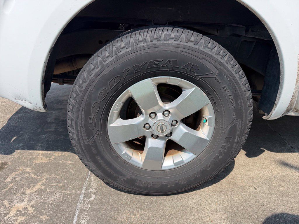 Used 2009 Nissan Frontier SE w/ SE Value Truck Pkg RWD image 5