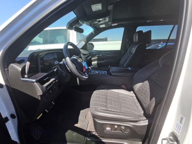 Used 2023 Cadillac Escalade ESV V AWD/4WD image 6