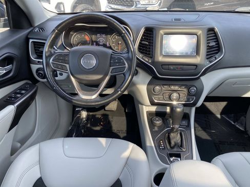 Used 2020 Jeep Cherokee Latitude Plus w/ Comfort/Convenience Group AWD/4WD image 12
