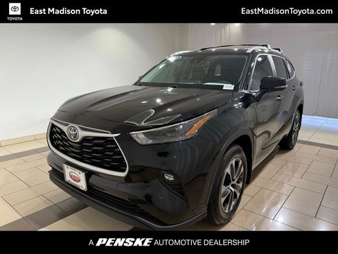 Used 2023 Toyota Highlander XLE FWD image 1