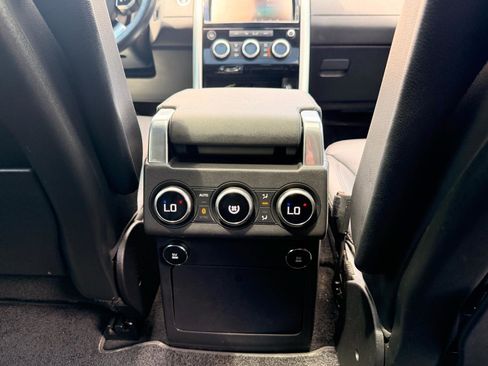 Used 2019 Land Rover Discovery HSE AWD/4WD image 37