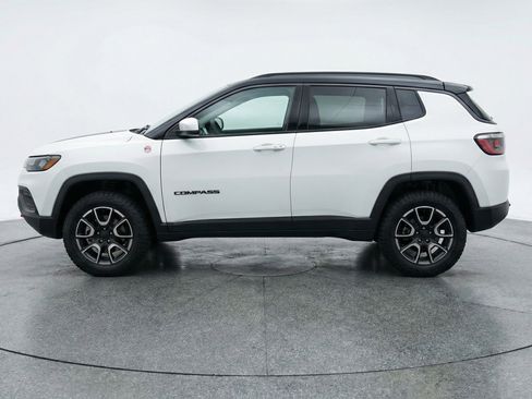 Used 2025 Jeep Compass Trailhawk AWD/4WD image 5