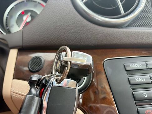Used 2013 Mercedes-Benz SL 550 image 24