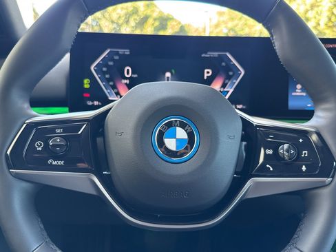 Used 2024 BMW i5 eDrive40i w/ Premium Package RWD image 30