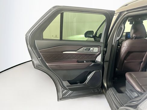 Used 2025 Ford Explorer Platinum w/ LUX Leather Package image 28