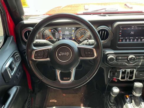 Used 2019 Jeep Wrangler Unlimited Sahara AWD/4WD image 14