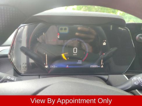 Used 2025 Chevrolet TrailBlazer LT FWD image 3