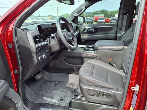 Used 2025 Chevrolet Suburban RST w/ Comfort Package AWD/4WD image 14
