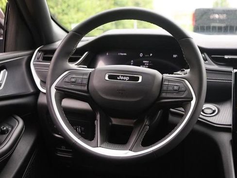 Used 2023 Jeep Grand Cherokee Altitude AWD/4WD image 23