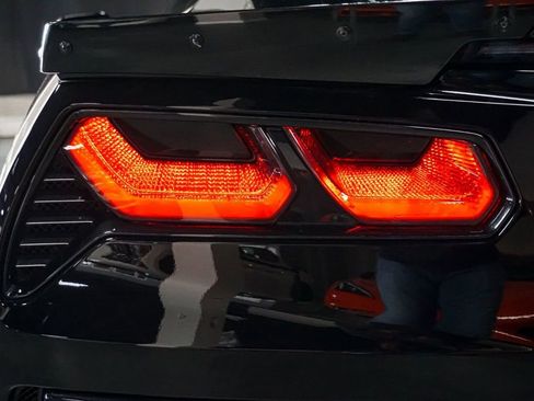 Used 2019 Chevrolet Corvette Stingray Coupe RWD image 79