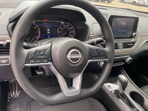 Certified 2025 Nissan Altima 2.5 SV FWD image 12