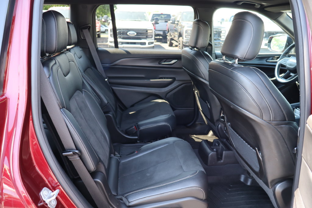 Used 2024 Jeep Grand Cherokee L Altitude AWD/4WD image 33