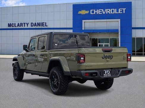 Used 2025 Jeep Gladiator Sport AWD/4WD image 4