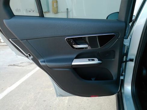 Used 2025 Mercedes-Benz GLC 300 image 18