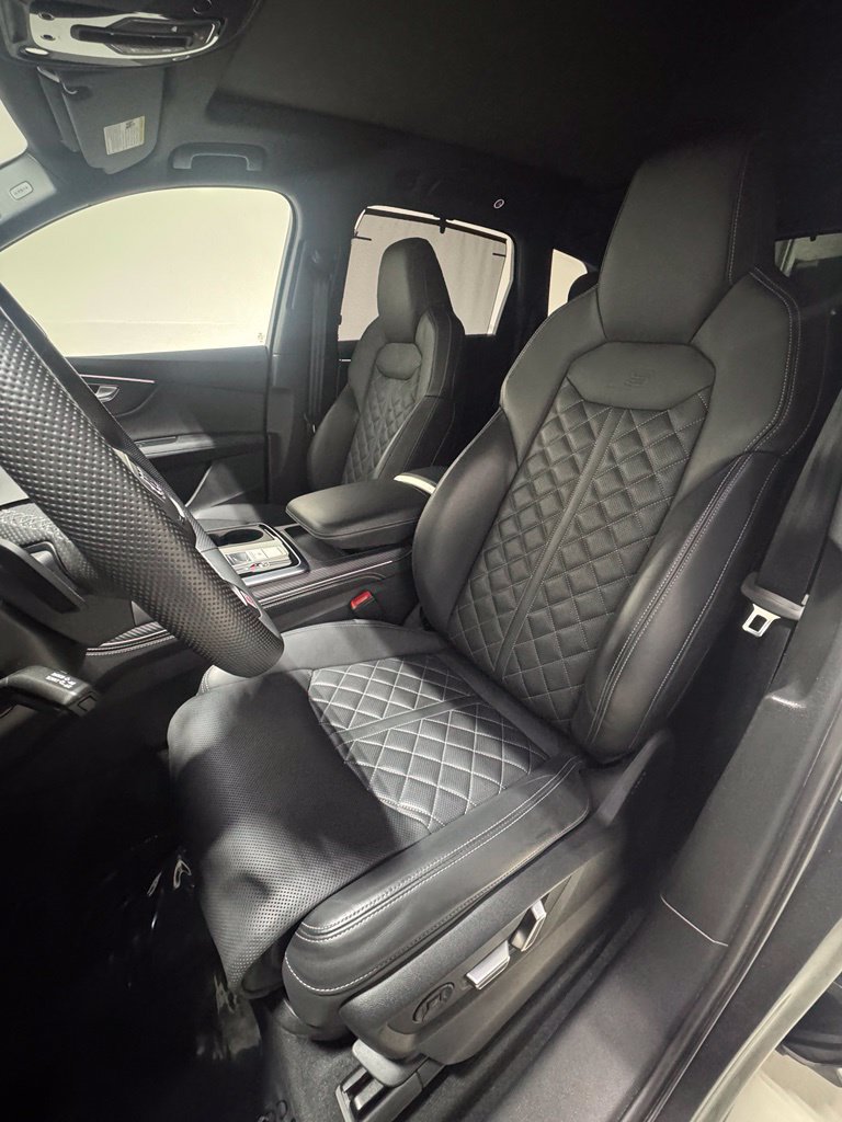 Used 2025 Audi SQ7 Prestige AWD/4WD image 14