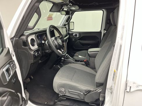 Used 2024 Jeep Wrangler Unlimited Sport AWD/4WD image 3
