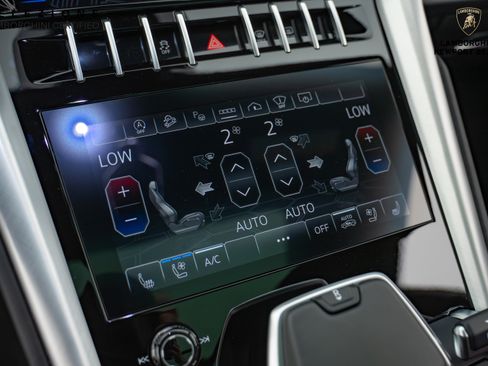 Used 2022 Lamborghini Urus AWD/4WD image 19
