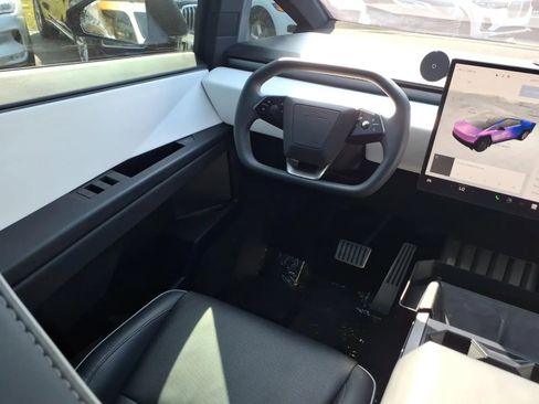 Used 2024 Tesla Cybertruck AWD Crew Cab image 17