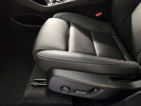 Certified 2026 Volvo XC40 B5 Plus AWD/4WD image 25