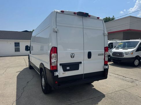 Used 2026 RAM ProMaster 2500 w/ Convenience Group FWD image 11