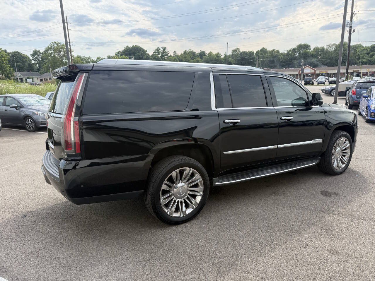 Used 2017 Cadillac Escalade ESV Luxury RWD image 7