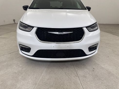 Used 2025 Chrysler Pacifica Select FWD image 10