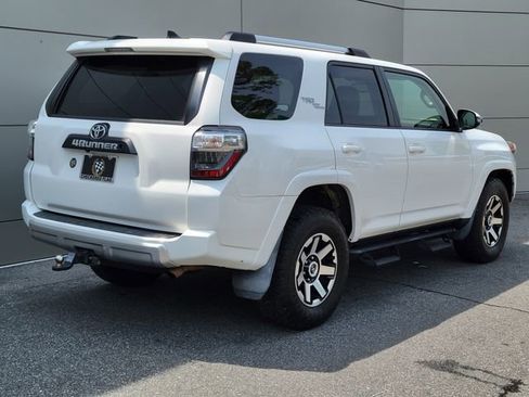 Used 2018 Toyota 4Runner TRD Off-Road Premium AWD/4WD image 4