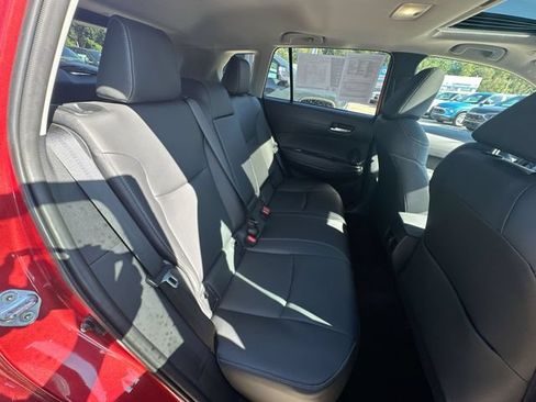 Used 2025 Toyota Corolla Cross XLE w/ Convenience Package AWD/4WD image 31