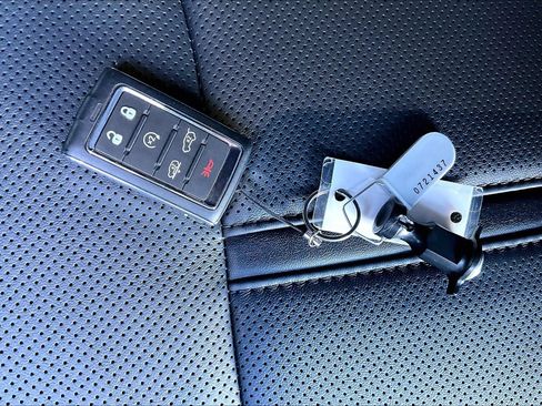 Used 2024 Jeep Wagoneer L Series II w/ Convenience Group I image 11