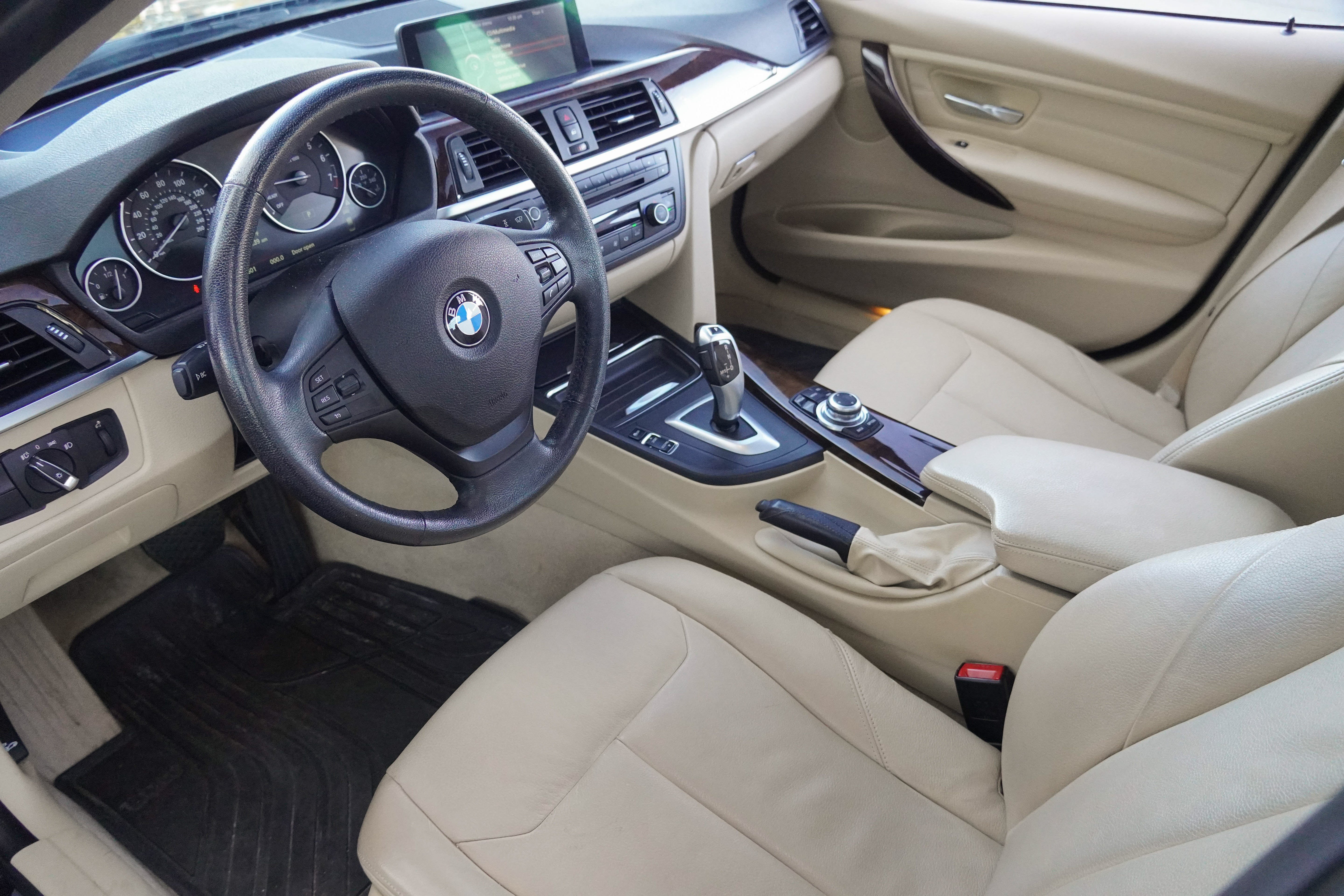 Used 2013 BMW 335i xDrive Sedan AWD/4WD image 9