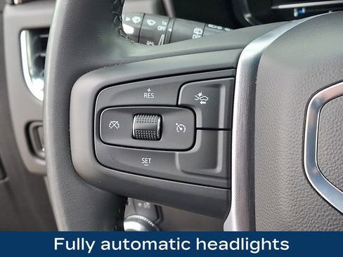 Used 2024 GMC Yukon SLE AWD/4WD image 7